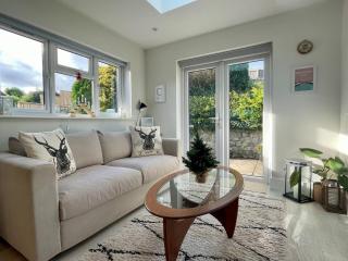 Seafeathers - Luxury Holiday Home with Sea Views - Overcombe - 7