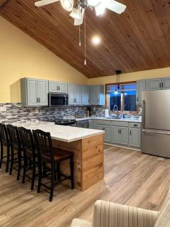 Newly renovated 2 bedroom Exit 19 - Northfield - 5