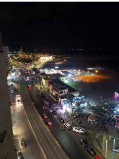 3-Bedroom Apartment with Stunning Sea-Side View - 4