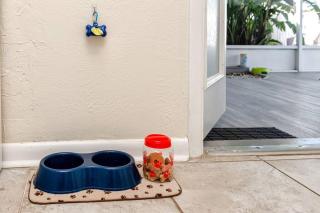 Dog-Friendly 1/1 Place. 5 Mins to the Beach! - 6