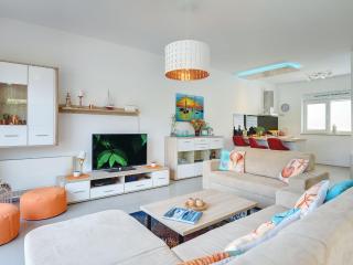 Modern Holiday Home in Novigrad with Pool - Bužinija - 3