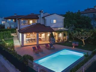 Gorgeous Villa in Novigrad with Private Pool - Bužinija - 0