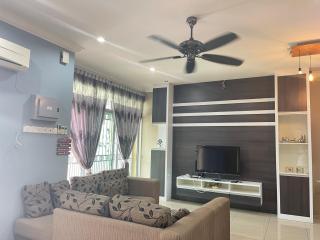 Art Homestay 4 Bedrooms House by Mr Homestay - Teluk Intan - 8