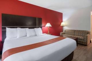 Travelodge by Wyndham Merrill - 2