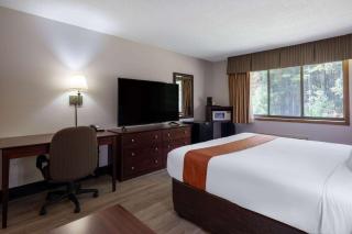 Travelodge by Wyndham Merrill - 1