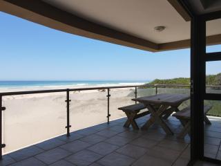 Paradise Beachfront Apartment - Jeffreys Bay - 3