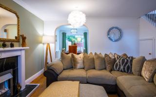 Beautiful House in South Cambridge, 14-Min Drive to the City Centre, Free Parking, No Sofabeds, Sleeps 6 - Cambridge - 0
