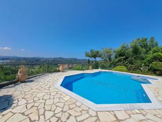 Villa Galini with Private Pool & Incredible Views, Ipsos - Pyrgi - 5