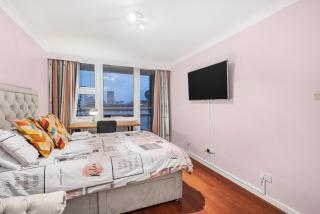 Two Stunning Bedrooms & Private Balcony & River View - Londra - 5