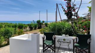 Beachfront Oleanders House in Skala - Skala - 8