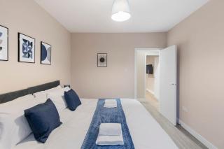 Convenient spacious house next Seven sisters station London - 0