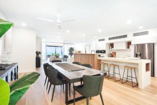 Amaroo - Luxury Apartment overlooking the Coral Sea - Palm Cove - 1