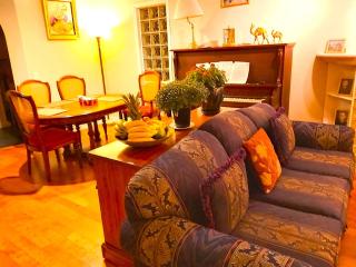 Lovely comfy home private bath in central Calgary - Calgary - 5