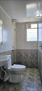 LausDeo1 self checkin 2BHK AC corner flat top floor - Trivandrum - 4