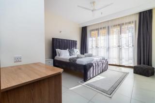 Acacia Bee 4 Bedroom - 1