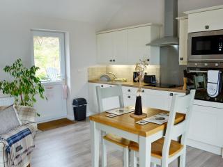Beehive Cottage - 3