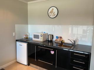 Saint Aubyn Retreat - New Plymouth - 2