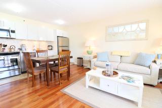 Waikiki 1 Bedroom w/ A/C! - Honolulu - 0