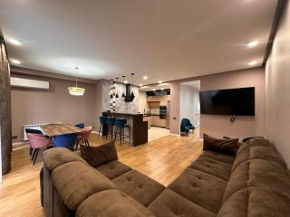 2 Bedroom Apt on Republic Square - 7