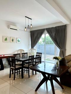 Hom Villa 5rm 12-22 pax Wifi Netflix BBQ SteamBoat Games Beach Water Park - Kota Tinggi - 9
