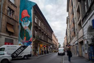 Very central NEW and large AC apartment - 8