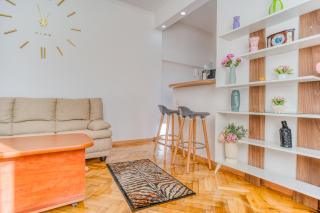 Suvenir Chic - Fusion of Modern Elegance & Harmony - Bucarest - 1