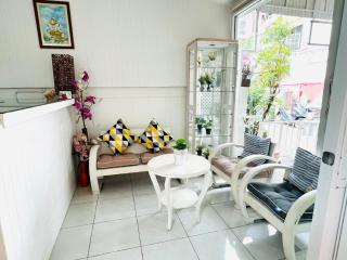 Ree House Sukhumvit Adults Only Guesthouse near MRT - 7