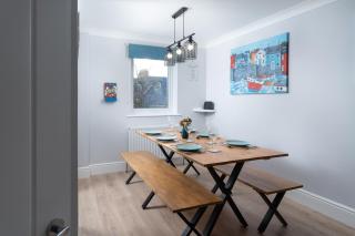 Large newly refurbished modern house, part sea views, south facing garden, parking - 7