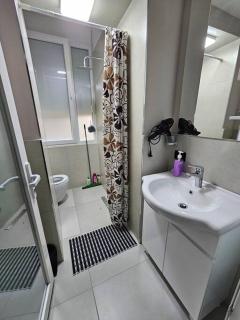 Studio near US Embassy with balcony - Tirana - 5