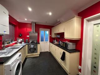 Quebec House - Free Parking and Wifi, 'Comfortable Spacious House Near to Town Centre - Swindon - 6