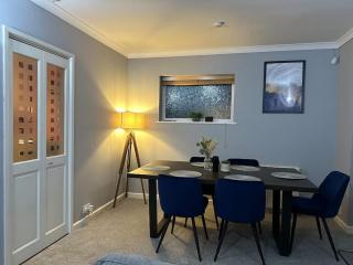 Quebec House - Free Parking and Wifi, 'Comfortable Spacious House Near to Town Centre - Swindon - 5