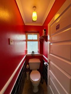 Quebec House - Free Parking and Wifi, 'Comfortable Spacious House Near to Town Centre - Swindon - 1