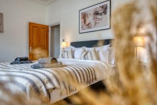 2-Bedroom Stunning, Modern & Spacious Apartment, near Ocean Village, Central Southampton - by Blue Puffin Stays - 0