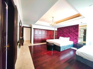 Royal Heaven on JBR beach, Sea in 3 min walk! 6 Bedrooms & Hall, Massive Layout - 6