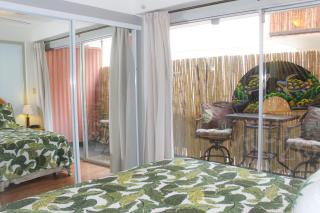 Retro Oasis Hawaiian King Apartment condo - Honolulu - 8
