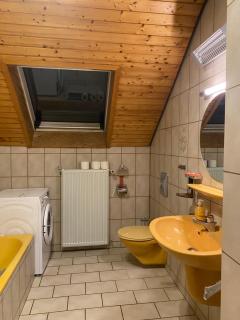 Ruhige 4 Zimmer OG-Wohnung Z2 - 2