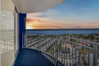 On the Beach-2/Br 2/Bath, 26th floor! Spectacular views of Ocean & River - Daytona Beach Shores - 7