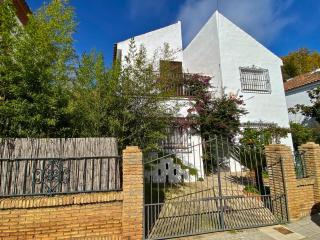 Casa céntrica con bonito jardín con 3 dormitorios - Aracena - 0