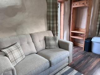 Willow Straw Bale Cabin - 4