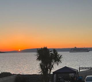 Luxurious Seaside Apartment - Bangor - 0