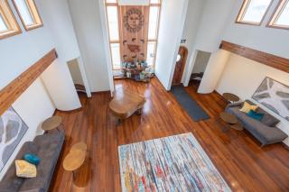 Seaside Art Gallery Loft Inspire Your Creativity with Breathtaking Views! - 4