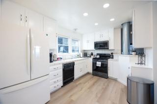 Oceanview Beach Home Walk to Beach Trails Food Family Activities - 3