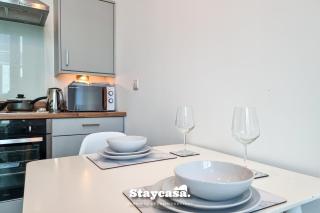 Bright & Central Apt - With Great Transport Links - 4