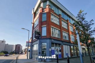 Bright & Central Apt - With Great Transport Links - Stockport - 6