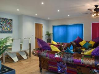 Merriman Lodge - Street - 7