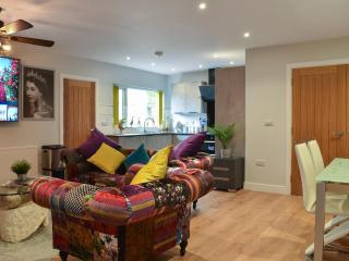 Merriman Lodge - Street - 6