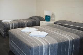 Porky's Motel Rockhampton - Rockhampton - 4