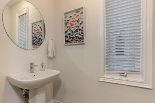 Swan-Lake Luxury Home,Deluxe King size bed WiFi TV - Richmond Hill - 4