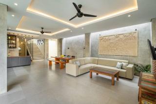 Modern 6BR Villa in Berawa - Dalung - 8