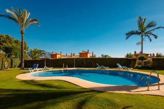 Holiday apartment with private garden, barbecue and pool, Benahavís - 8